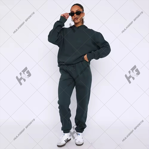 Conjunto Deportivo de Invierno para Mujer, Sudadera con Cuello Alto, Pantalón Holgado 100% Algodón, Chándal con Logotipo Personalizado, Conjunto Deportivo de Alta Calidad - Product Image 1