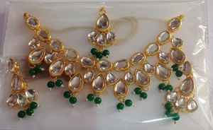 Conjunto de Joyería de Latón Clásico Premium AD Fashion para Mujer, Collar y Aretes Brillantes para Bodas y Ocasiones Tradicionales Indias - Product Image 3