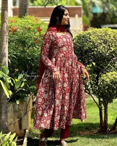 Cái Nhìn Thanh Lịch Kitty Đảng & Chức Năng Phong Phú Mặc Tay Người Giúp Đỡ Thiết Kế Mới Bông Kurti Cho Phụ Nữ & Cô Gái Mặc Từ Surat - Product Image 4