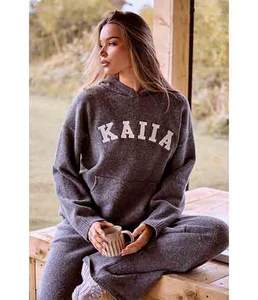 Ensemble de survêtement long en deux pièces pour femme en charbon de bois uni brodé avec un haut à capuche - Product Image 1