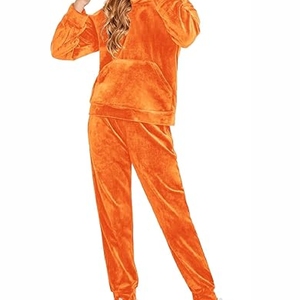 Nuevo chándal con capucha para mujer Patrón sólido Trajes de chándal estampados para mujer de alta venta - Product Image 1