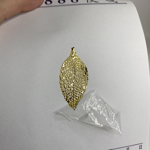 Etiqueta de Cristal con Impresión por Transferencia UV, Estampado Dorado, Película Desprendible, Personalizada en Cualquier Tamaño, Letras Reservadas, Etiqueta Metálica Irregular - Product Image 4