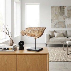 Sculpture artisanale en bois de teck rustique sculpté de poisson arowana, avec base en métal, pour décoration de table ou d'appoint, style nautique. - Product Image 5