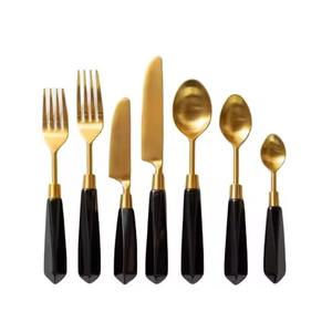 Juego de Cubiertos de Acero Inoxidable Único con Acabado Mate y Mango de Acrílico Negro, Juego de Vajilla con Recubrimiento de Oro PVD para el Hogar - Product Image 1