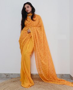 เสื้อผ้าชาติพันธุ์คุณภาพดีเยี่ยมปาร์ตี้สวมงานพิมพ์ลายพร้อมสวมผ้าสารีสําหรับผู้หญิงจากอินเดีย - Product Image 1