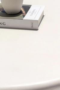 โต๊ะกาแฟพลาสติกทรงกลม งานแฮนด์เมด ทนทาน ดีไซน์ทันสมัย ระดับพรีเมียม ทำความสะอาดง่าย เหมาะสำหรับห้องนั่งเล่นหรูหราและใช้เป็นเฟอร์นิเจอร์ภายในบ้าน - Product Image 2