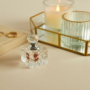 Alivio del dolor y comodidad: el poder del aceite esencial de madera Oud - Product Image 1
