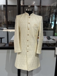 Chaqueta Larga Sherwani Crema Bordada para Hombre, Chaqueta Tradicional India para Bodas - Product Image 1