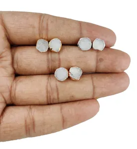 Cầu Vồng Moonstone Stud Bông tai tự nhiên thô cầu vồng Moonstone 8-10mm Kích thước 18K mạ vàng Electroplated Studs handmade Bông tai