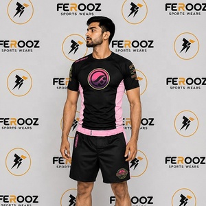 Ensemble Rash Guard pour Homme de Qualité Supérieure, Bleu Marine et Noir, Manches Courtes, Séchage Rapide, Polyester, Tenue de Sport d'Entraînement, Logo Avant - Product Image 4