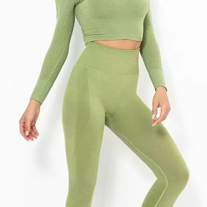 Conjunto de Top y Pantalones Cortos de Yoga para Mujer, 2 Piezas, Transpirable, de Secado Rápido, Sin Costuras, con Logotipo Personalizado, Servicio OEM - Product Image 5