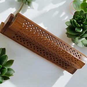 Quemador de Incienso Tradicional de Madera con Acabado Artesanal para Rituales Diarios de Pooja - Product Image 6
