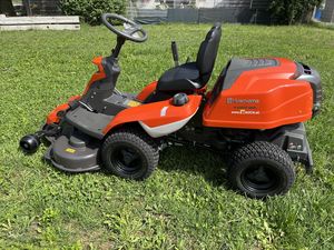 เครื่องตัดหญ้าแบบนั่งขับ 2 จังหวะ รุ่น 216TC AWD Limited Edition พร้อมด้ามจับแบบยืดหดได้สำหรับงานอุตสาหกรรม ประสิทธิภาพสูง ทนทาน เหมาะสำหรับผู้ขับขี่ - Product Image 3