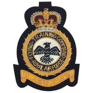 Badge rectangulaire imprimé sur mesure, de luxe, durable, avec perles, aimant, à coudre à la main, applique en tissu chenille, sans nickel - Product Image 3