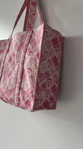 Fait à la main pour rose Shell imprimé sac fourre-tout en coton matelassé grand sac à bandoulière avec fermeture ouverte pour le voyage - Product Image 4