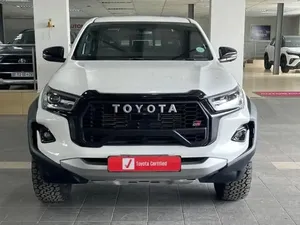 HOT 2020 2021 Toyota Hilux Camioneta de cabina doble 4x4 Coches usados baratos de Japón Dubai Alemania - Product Image 4