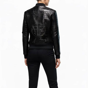 Veste en cuir gaufré moderne avec finition polie, forme structurée, tricot respirant, design léger et écologique - Product Image 2
