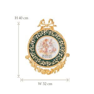 Assiette décorative vintage avec accents dorés, pièce d'exposition florale classique pour une décoration intérieure élégante - Product Image 2