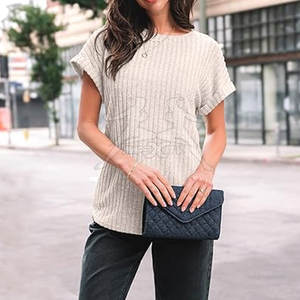 Camiseta cómoda con cuello redondo clásico y diseño informal moderno Camiseta lisa con tela de alta calidad - Product Image 2