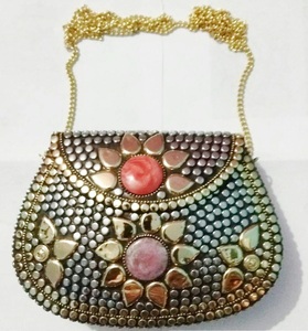 Monederos tribales de mosaico personalizados ideales para tiendas de accesorios de moda para reventa hechos con adornos - Product Image 3