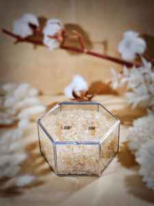 Boîte à bijoux en verre de forme hexagonale de la meilleure qualité avec cadre en argent, parfaite pour ranger bagues, colliers et accessoires fins - Product Image 5