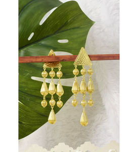 Pendientes de Oro Minimalistas Modernos con Acabado Liso, Perfectos para Conjuntos Sofisticados y Looks Elegantes de la India - Product Image 1