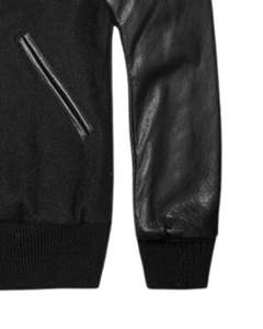 Chaqueta Universitaria para Hombre, Cuerpo Negro, Mangas de Cuero Negro, Cuello Acanalado, Botones a Presión, Estilo Bomber Clásico - Product Image 6