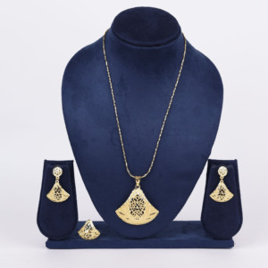 Conjunto de colgantes de latón Premium tradicional Regalo exclusivo de oro Chapado en oro Laminado para mujer - Product Image 1