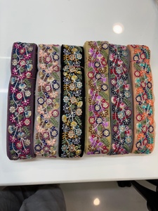 Tela de encaje bordado floral colorida vibrante y detallada con patrones intrincados, perfecta para la moda de alta gama - Product Image 3