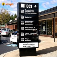Panneau publicitaire personnalisé sur poteau pour centre commercial, centre de vente au détail, centre commercial extérieur, signalisation routière, panneau de signalisation routière sur poteau.