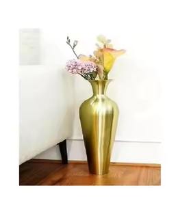 Vase en métal argenté avec design élégant en feuille d'or pour la décoration de la maison de luxe Pièce maîtresse élégante et affichage floral artistique - Product Image 2