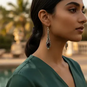 Boucles d'oreilles pendantes vintage en argent 925 avec grenat, forme goutte d'eau, serti clos, bijoux pour femme à porter au quotidien - Product Image 1