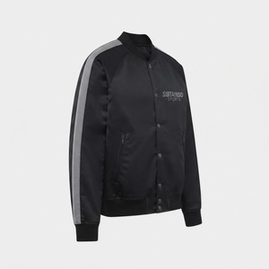 Blouson de baseball décontracté noir en satin pour homme avec col montant brodé, style universitaire et universitaire, vente en gros - Product Image 2