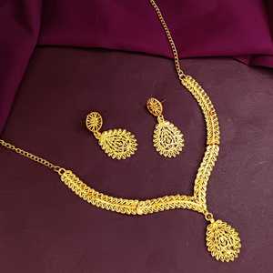 ผู้ผลิตอินเดียผู้ค้าส่งเครื่องประดับจี้ชุบทองเค้นคอสร้อยคอรูปแบบใบวางห้อยต่างหูชุดสําหรับผู้หญิง - Product Image 3
