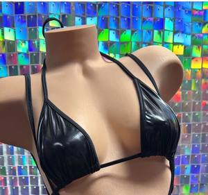 Ensemble de lingerie en cuir PU deux pièces pour femmes Soutien-gorge Culotte Sexy Imprimé Sans armatures Confortable Vêtement de nuit tendance Écologique - Product Image 5