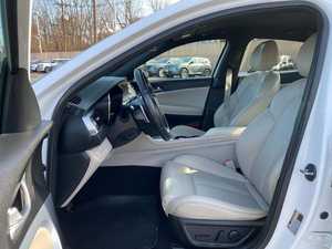 SUV CT4V RWD 2024 con Motor de >8L, 400 CV de Potencia, Transmisión Automática, Techo Solar Panorámico, Asientos de Cuero - Product Image 4