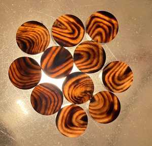 Botón de cuerno de búfalo natural 100%, botones de cuerno de calidad superior en blanco para la industria de prendas de vestir de India por World Craft Impex - Product Image 2