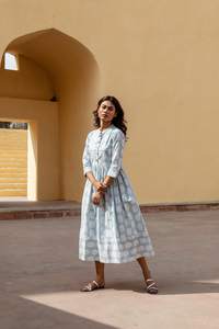 Robe Ellora imprimée à la main, en coton bohème, décontractée, pour les vacances, été, bleu et blanc, pour femmes - Product Image 6