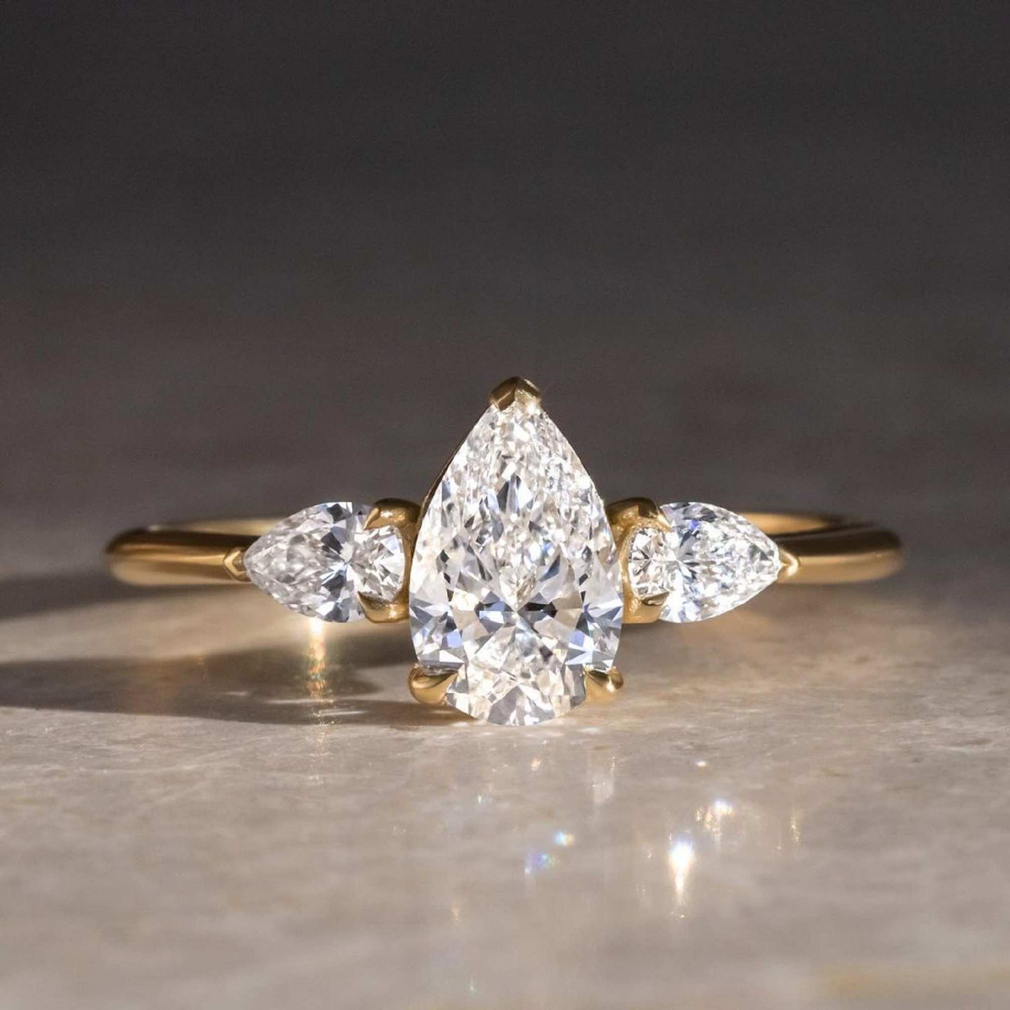 สีเหลืองทอง