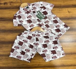 ชุดผ้าฝ้ายสวมใส่สบายทันสมัยและสะดวกสบายสำหรับเด็กผู้ชายสไตล์ลำลองแห้งเร็วพร้อมดีไซน์พิมพ์แบบกำหนดเองได้ - Product Image 1