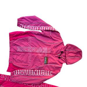 Ensemble survêtement homme avec cordon élastique réglable, pantalon et sweat-shirt en tissu parachute, logo brodé personnalisé - Product Image 3