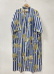 ชุดคลุมผ้าฝ้ายลายดอกไม้ คอวี พิมพ์โลโก้ด้านหน้า แบบ unisex ของขวัญฤดูร้อนสำหรับเขา  แบบยาว มีเชือกผูก  ชุดชายหาด - Product Image 2