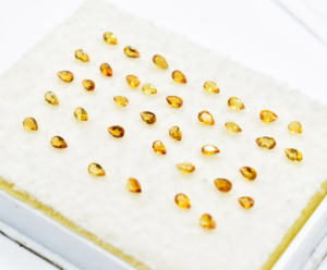 Pierre précieuse de quartz citrine naturelle de qualité AAA Boucle de coupe de poire jaune à facettes Tailles de pierre en vrac propres 5mm X 3mm Autres tailles disponibles - Product Image 3