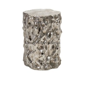 โต๊ะกาแฟฐานกลมเคลือบด้วยผงโลหะสีดำดีไซน์แบบฝังกระดูกสีขาวและดำทำด้วยมือ - Product Image 2