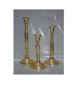 Lot de 2 Bougeoirs en T de différentes tailles en aluminium de qualité supérieure avec finition argentée et base sur pied - Product Image 5