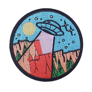 แพทช์ปักลายรูปหัวใจแบบกำหนดเองจากโรงงานโดยตรง ผ้าทวิลล์ สำหรับติดหมวกและเสื้อผ้า ปี 2025 - Product Image 1