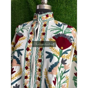 Veste courte à broderie florale Suzani pour femmes d'hiver à la main en tissu tricoté avec remplissage en coton et caractéristique respirante - Product Image 4