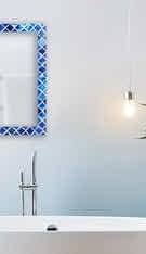 Espejo de pared con incrustaciones de resina única, declaración artesanal premium para hogares y espacios de boutique - Product Image 3