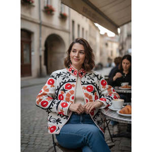 Veste d'été en coton Anar Bloom, broderie à la main motif Suzani en ivoire avec des touches de vermillon et d'ocre - Product Image 4