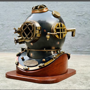 Casque de plongée sous-marine avec base en bois noir-Collection de décoration unique pour la maison Casque de plongée sous-marine antique de qualité supérieure - Product Image 1